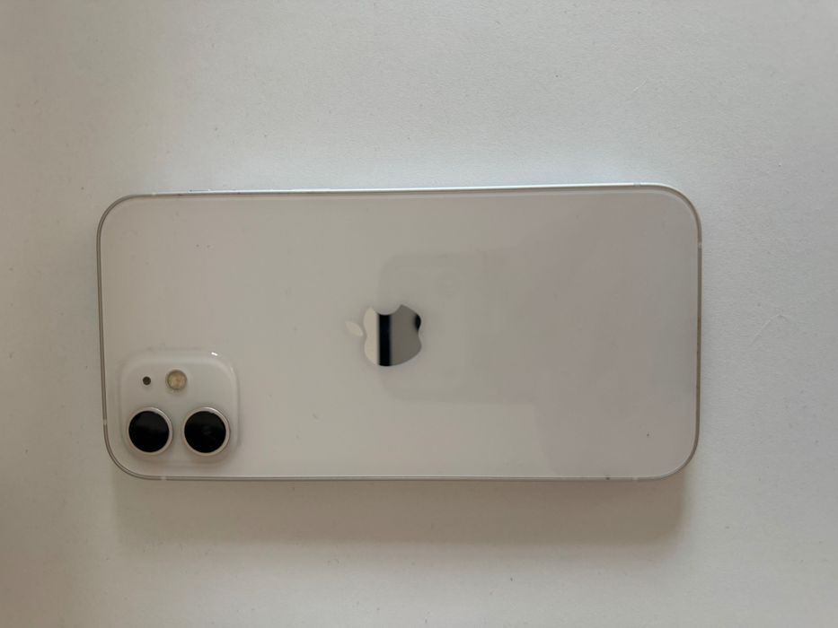 iPhone 12 em bom estado