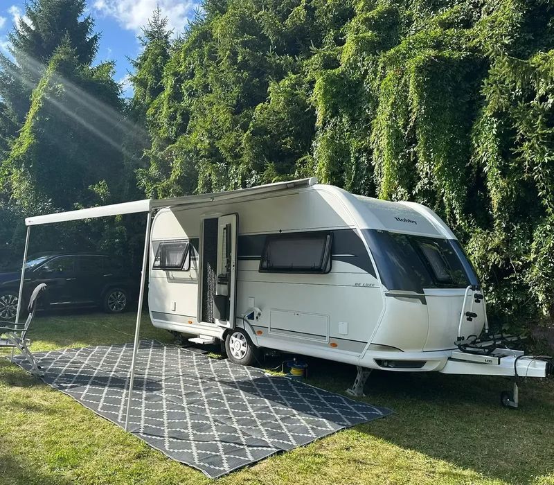 Hobby 460UFE  Samopoziomująca przyczepa Hobby 460 UFE