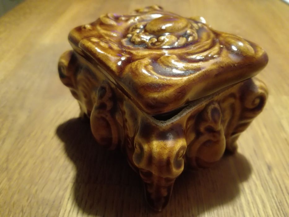 szkatułka prl ceramiczna brązowa