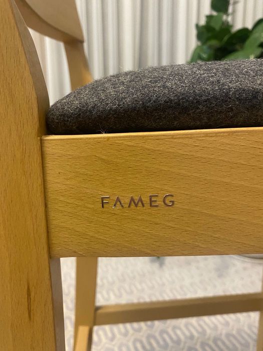 Dwa hokery drewniane FAMEG
