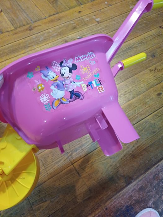 Carrinho de mão rosa