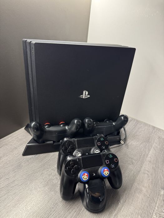 PlayStation 4 Pro 1 TB + 2 pady