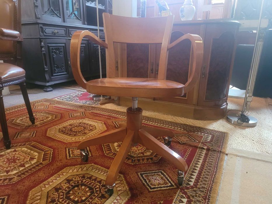 Adjustable-height swivel chair – made of solid wood – excellent condition64584263711106121
