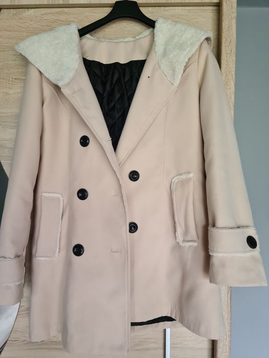 Płaszcz beżowy z kapturem