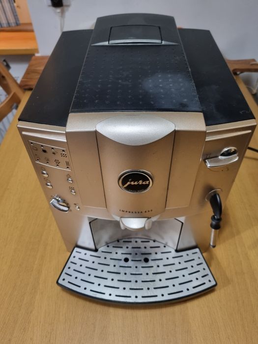 Ekspres do kawy Jura Impressa E55 espresso, spieniacz