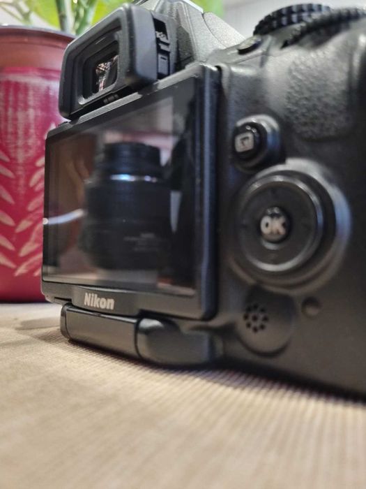 Nikon D5000 + Lente 18-55mm VR + Filtro UV + Acessórios | Excelente