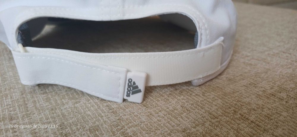 Boné Adidas Aeroneady para mulher