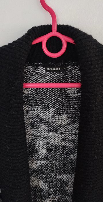 Medicine długi kardigan sweter czarno biały w kwiaty M