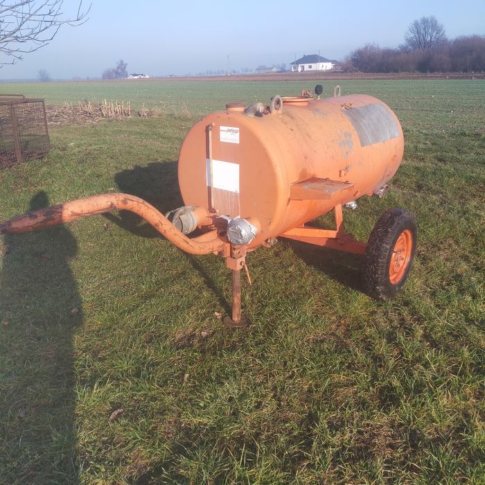 Beczka do wody  na kołah . 1000l .