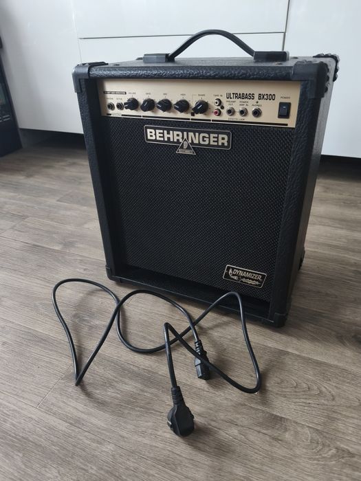 Behringer Ultrabass BX300 piec basowy 30W bardzo dobry stan