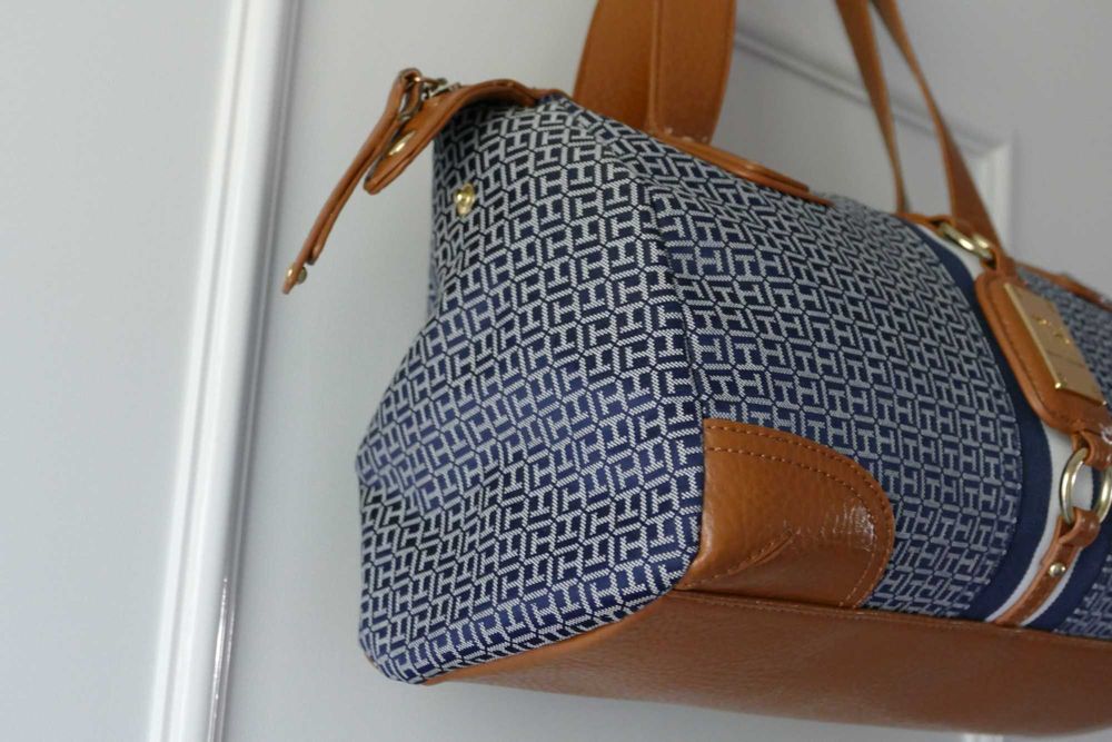 Oryginalna, klasyczna torba na ramię amerykańskiej marki Tommy Hilfiger