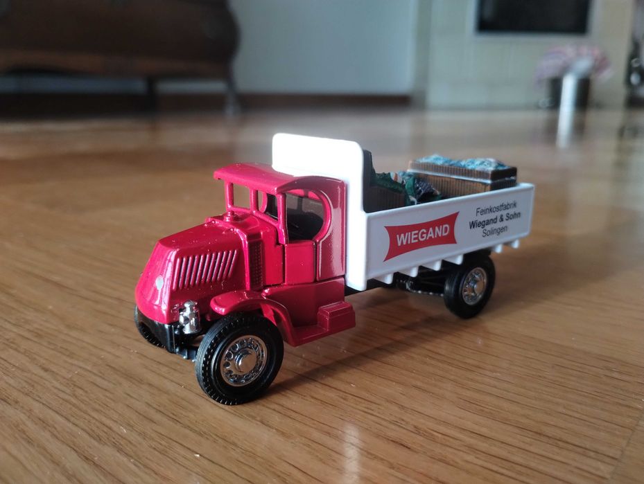 Stare auto Wiegand 1930 Mack AC. Trick.