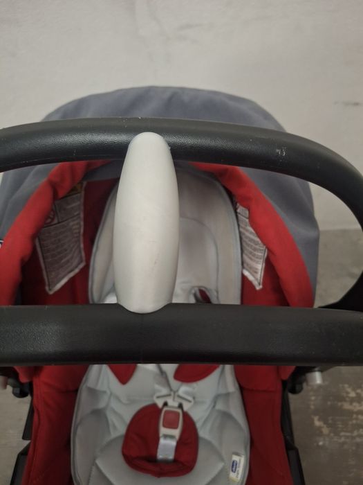 Ovo/cadeira Auto Chicco - Compatível com um carrinho de bebé Chicco