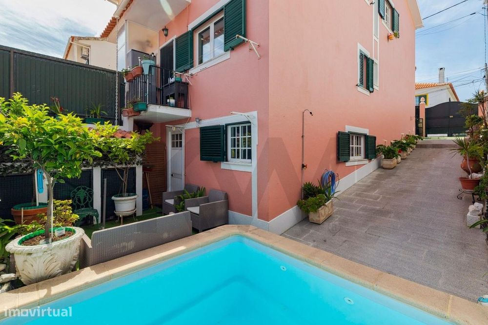 Moradia T3+2 com Piscina e Cave Independente — Quinta do Conde
