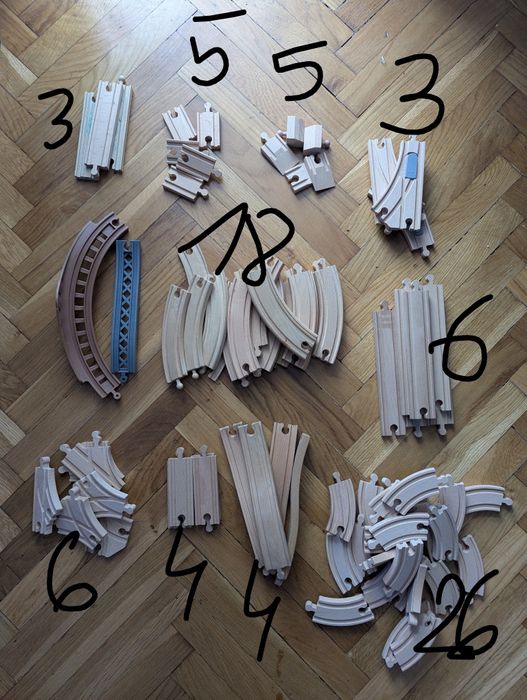 Duży zestaw drewnianych torów dla pociągów