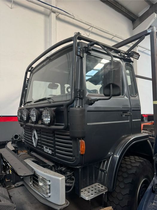 Camião 4x4 Renault Midliner (Autocaravana)