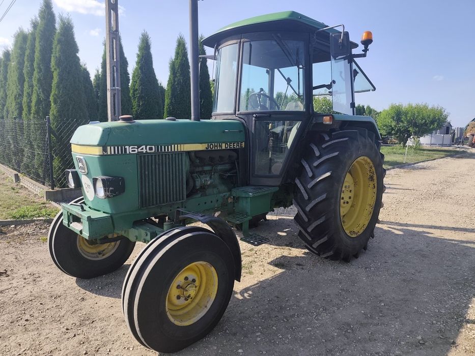 John Deere  1640