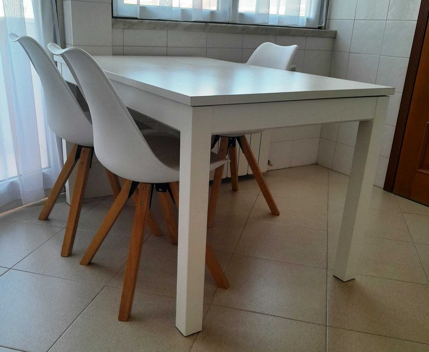 Mesa de jantar extensível IKEA em muito bom estado