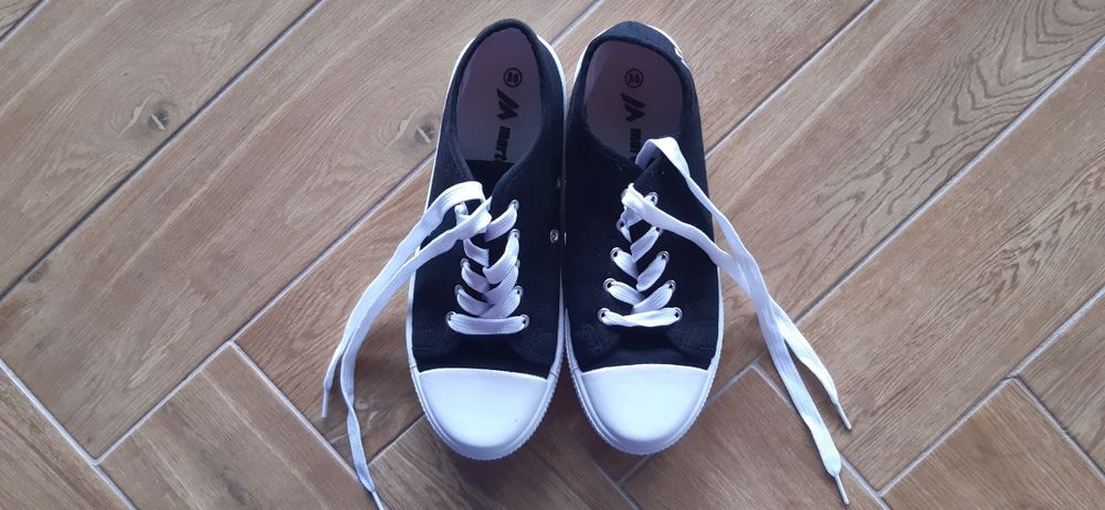 Nowe trampki Martes rozmiar 36