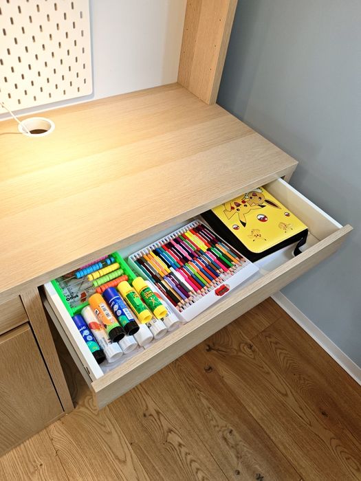 Biurko Micke Ikea + dodatki