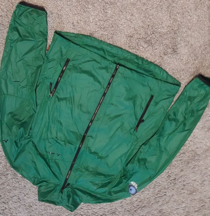 Оригинал.фирменная,легкая,функциональная ветровка-дождевик vaude green