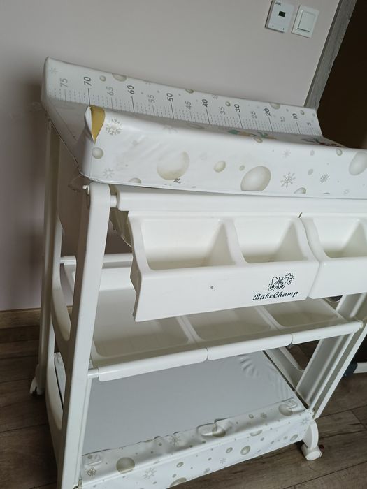 Wielofunkcyjny przewijak z wanienką