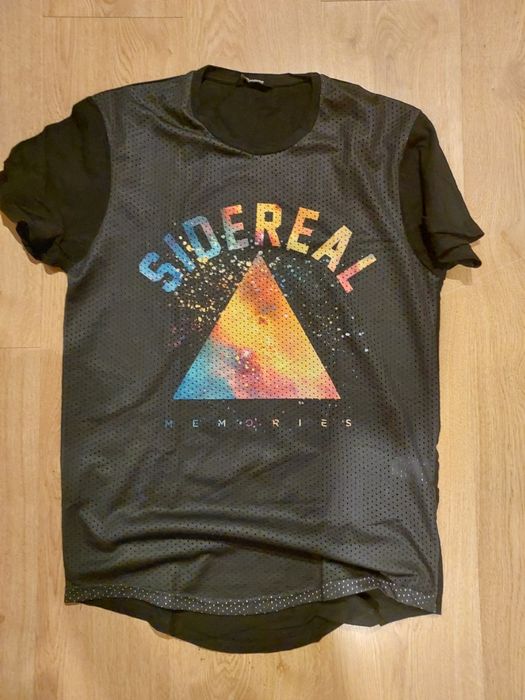 t shirt preta com gráfico multicolor