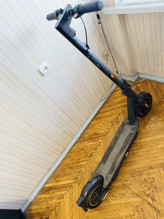 Електросамокат ninebot max g30