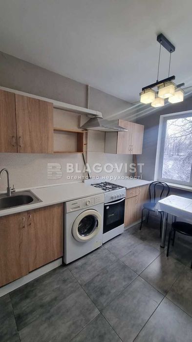 Продаж . 2 к .  Вацлава Гавела  44. Відрадний