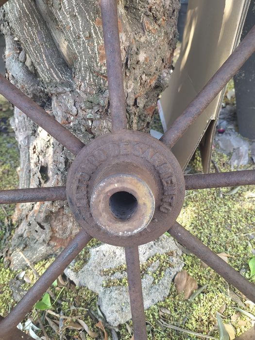 Roda antiga em ferro