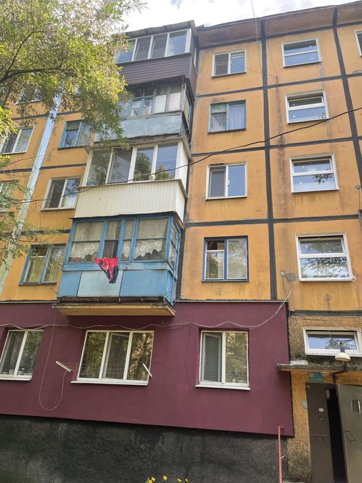 Продам трёхкомнатную квартиру 173-й квартал улица Эдуарда Фукса 42 сзади АТБ