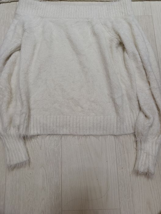 Серая  короткая кофта с капюшоном