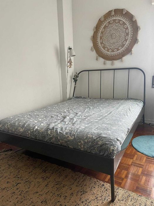 Cama de Casal Ikea Cinzenta