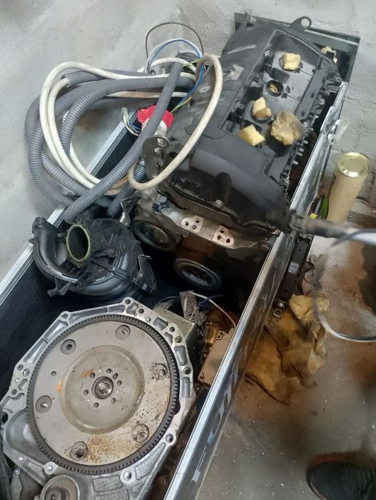 Продам двигатель1.6 с автомат коробкой  на пежо 307