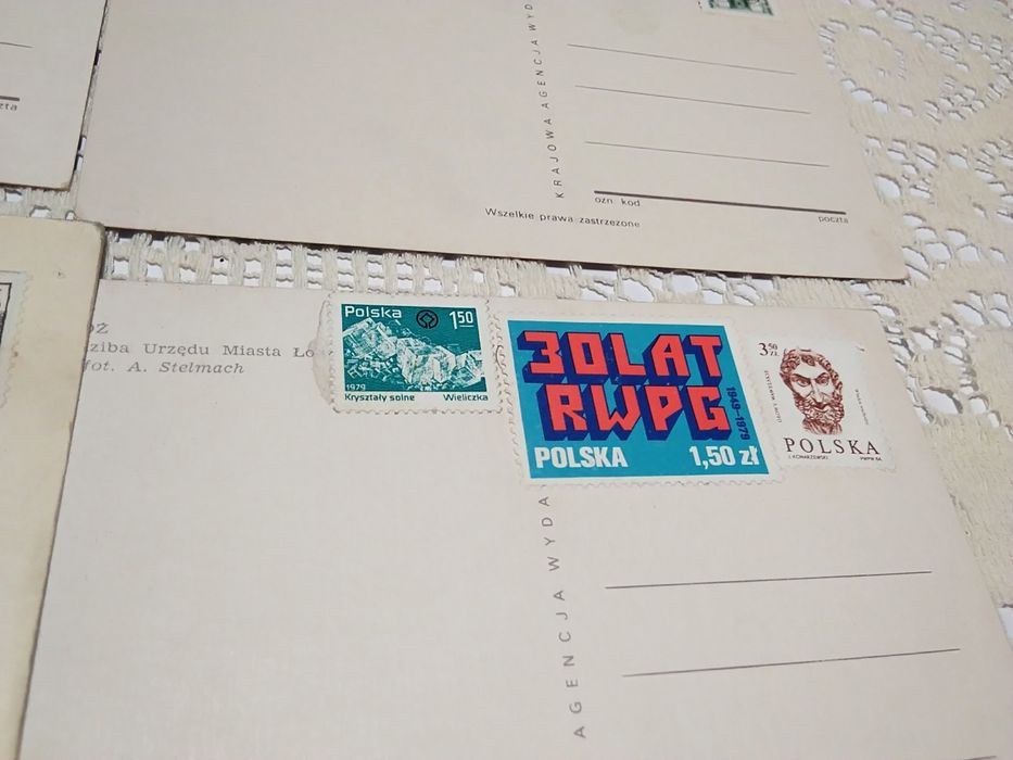 4 pocztówki z lat 80, z tyłu znaczki.
