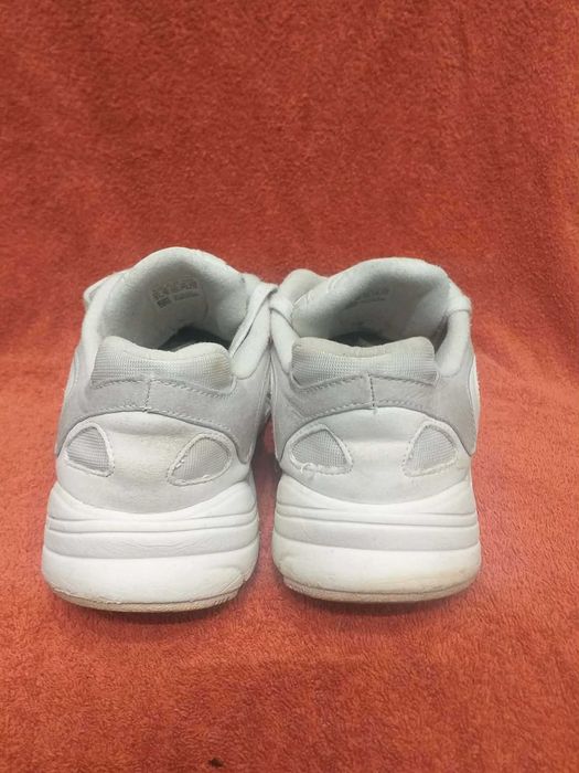 Adidas Yung-1 w kolorystyce Cloud White