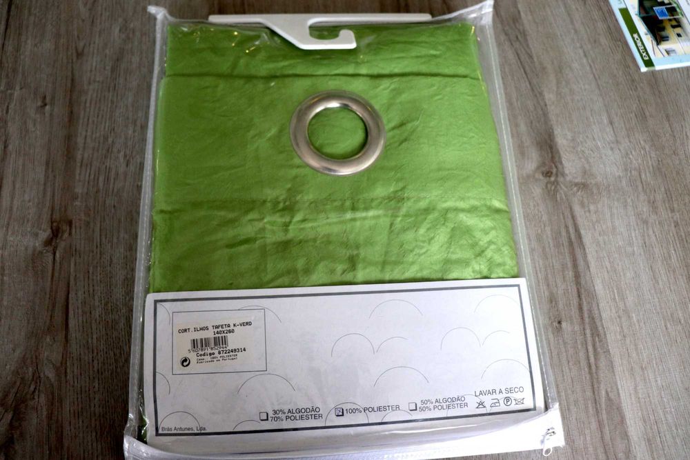 Cortinado Verde com Ilhós com 140x260cm