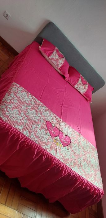 Cama de casal com colchão e estrado