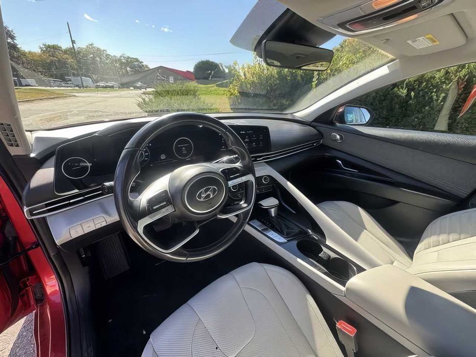 Hyundai Elantra      2023