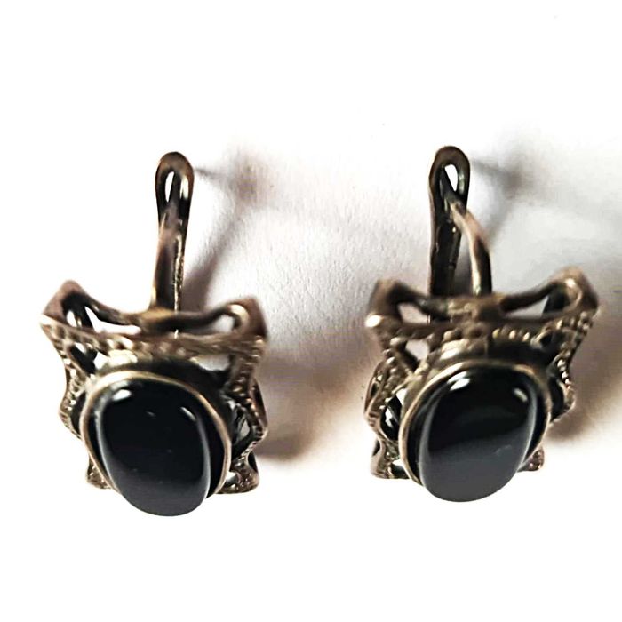 Klasyczne srebrne kolczyki z onyksem