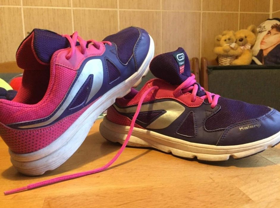 Кросівки  жіночі