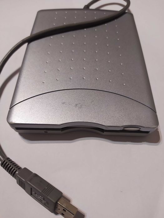 Floppy дисковод Fujitsu зовнішній для 3,5-дюймових дискет (1,44 МБ)