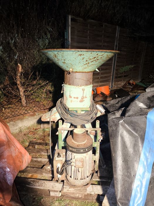 Rozdrabniacz bijakowy Bąk 7,5 kW