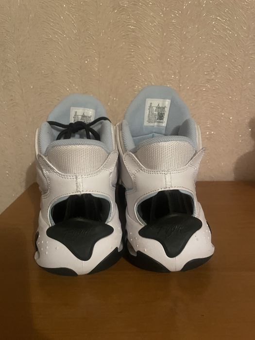 Кросівки jordan MaxAura 4  37,5