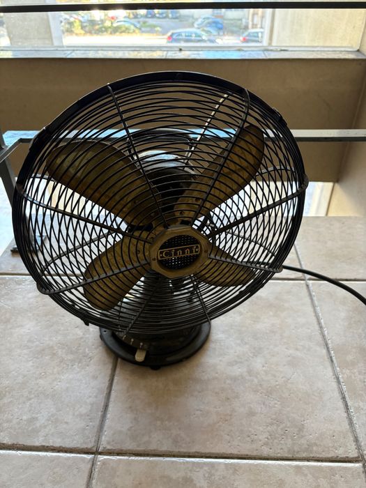 Ventoinha de chão em metal