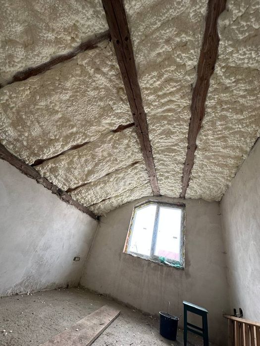 Утеплення пінополіуретаном ППУ Піною Зимна вода