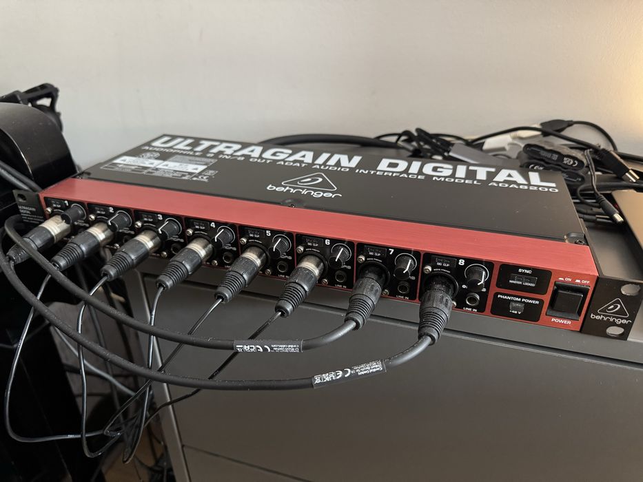 Behringer ADA8200