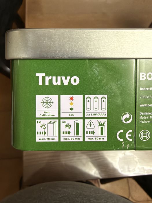 Detector digital de tubos e cabos na parede