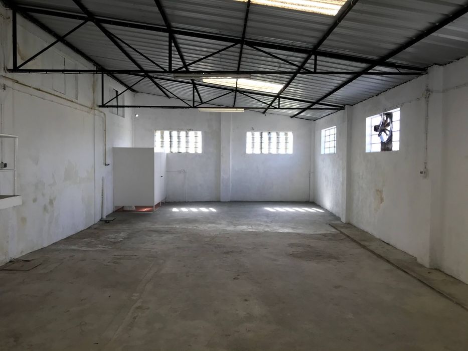 Armazém com 160m2