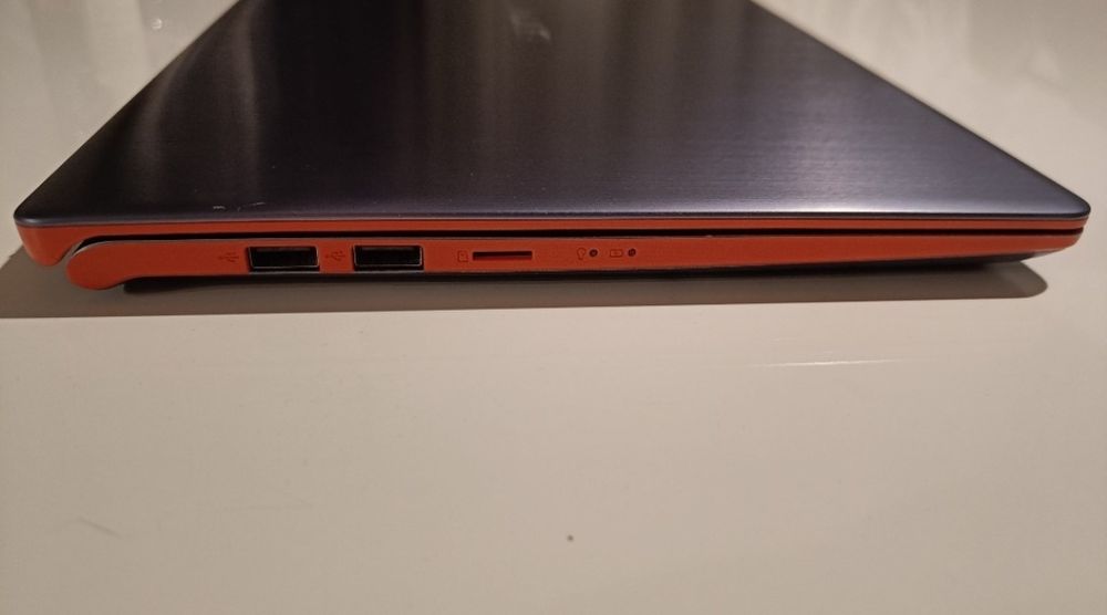 ASUS VivoBook S430F 14'' i3-8145U/4GB/256/Win10